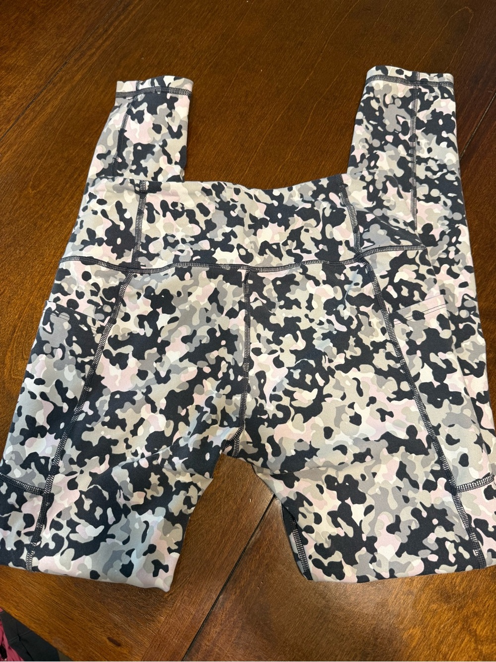 Victoria's Secret Sport Knockout Womens Leggings Camo Pattern Medium Regular